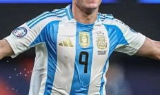 开运体育vip注册-曼城主帅赞誉年轻球员，称其为未来之星