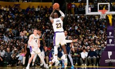 开运体育投注-湖人队稳坐总决赛宝座，领先对手一场