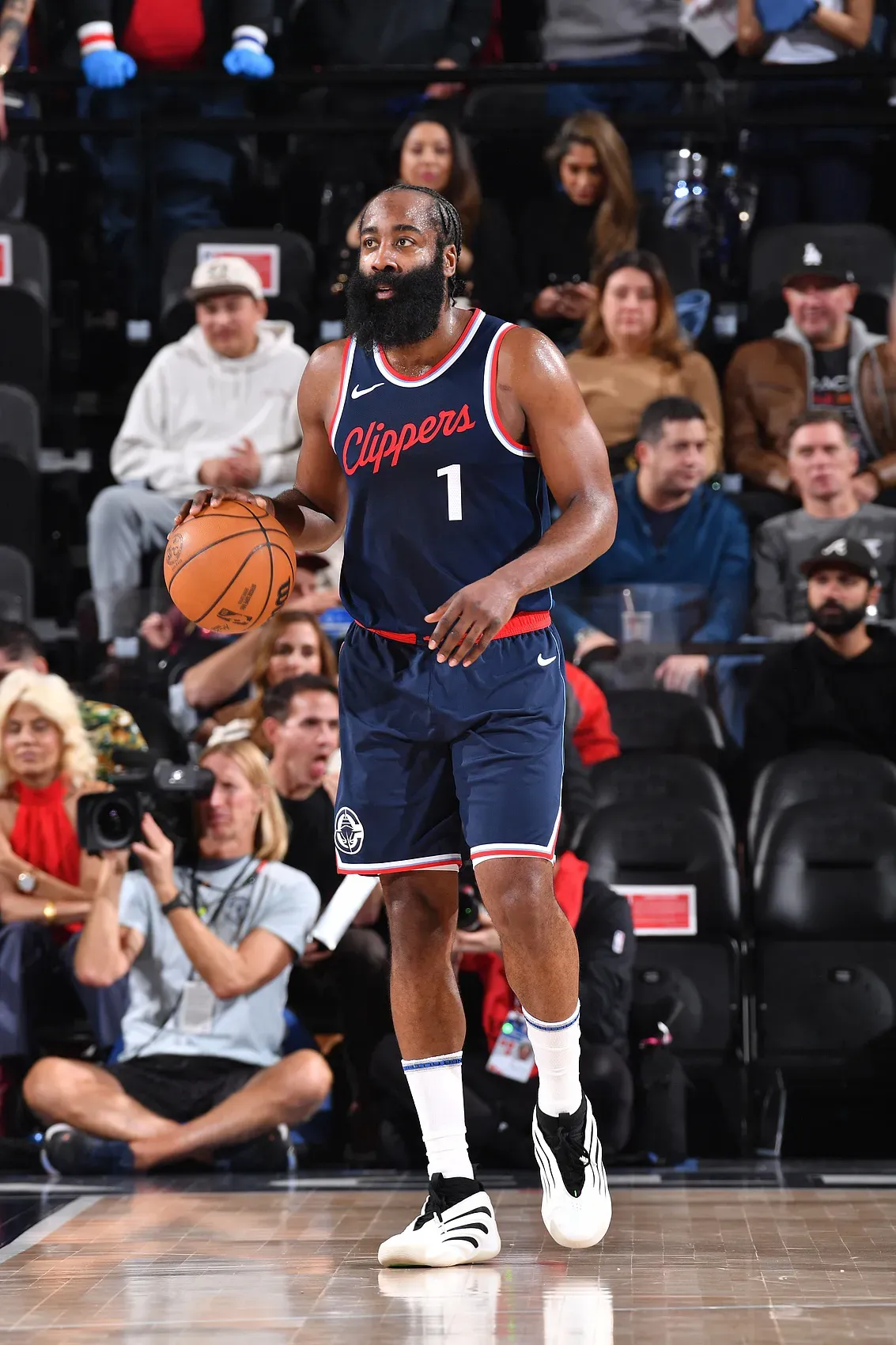 独家！哈登正式签约湖人，球队实力雄厚将再添猛将的简单介绍