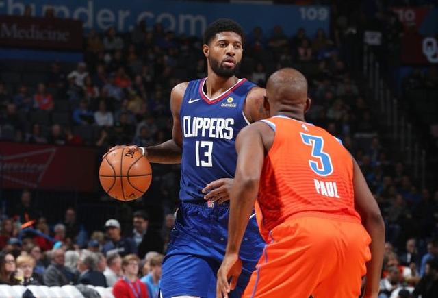 关于关键比赛中，雷霆神域打出自信操作，现场掌声雷动的信息