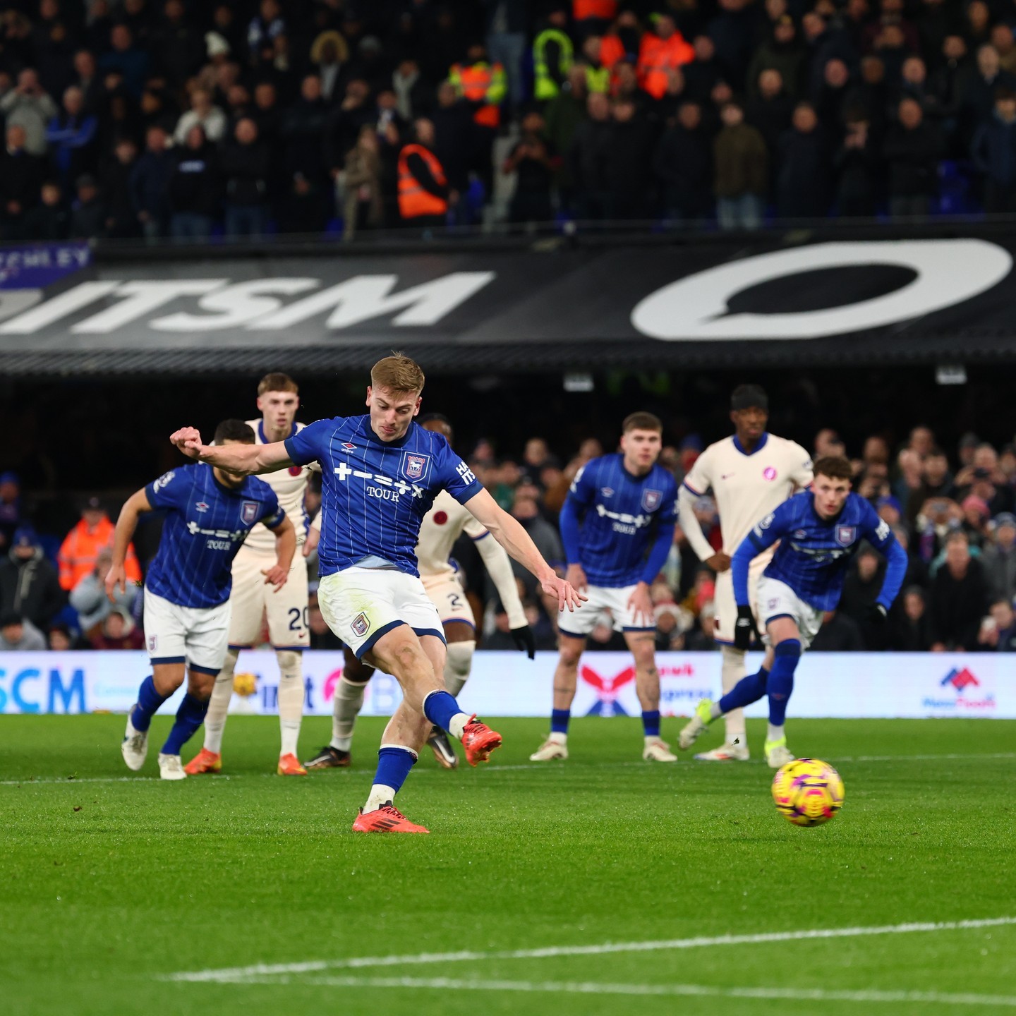 埃弗顿主场小胜切尔西，结束两连败