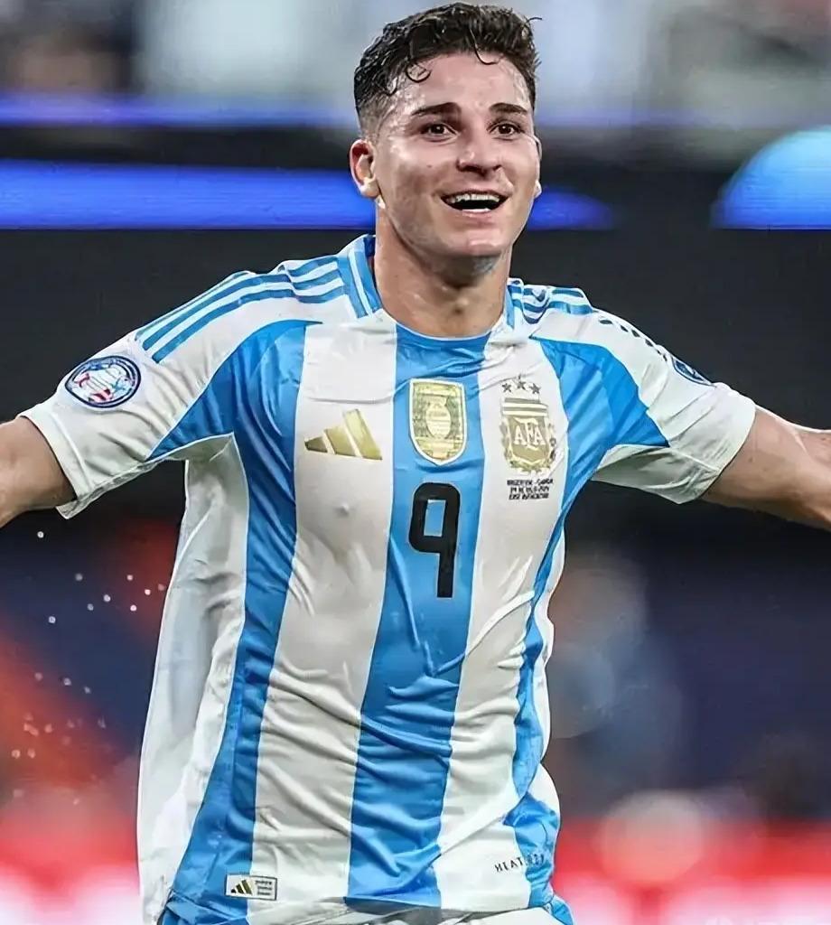 曼城主帅赞誉年轻球员，称其为未来之星