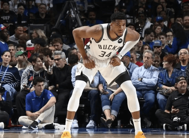 雄鹿逆转太阳，字母哥暴扣打急停的简单介绍