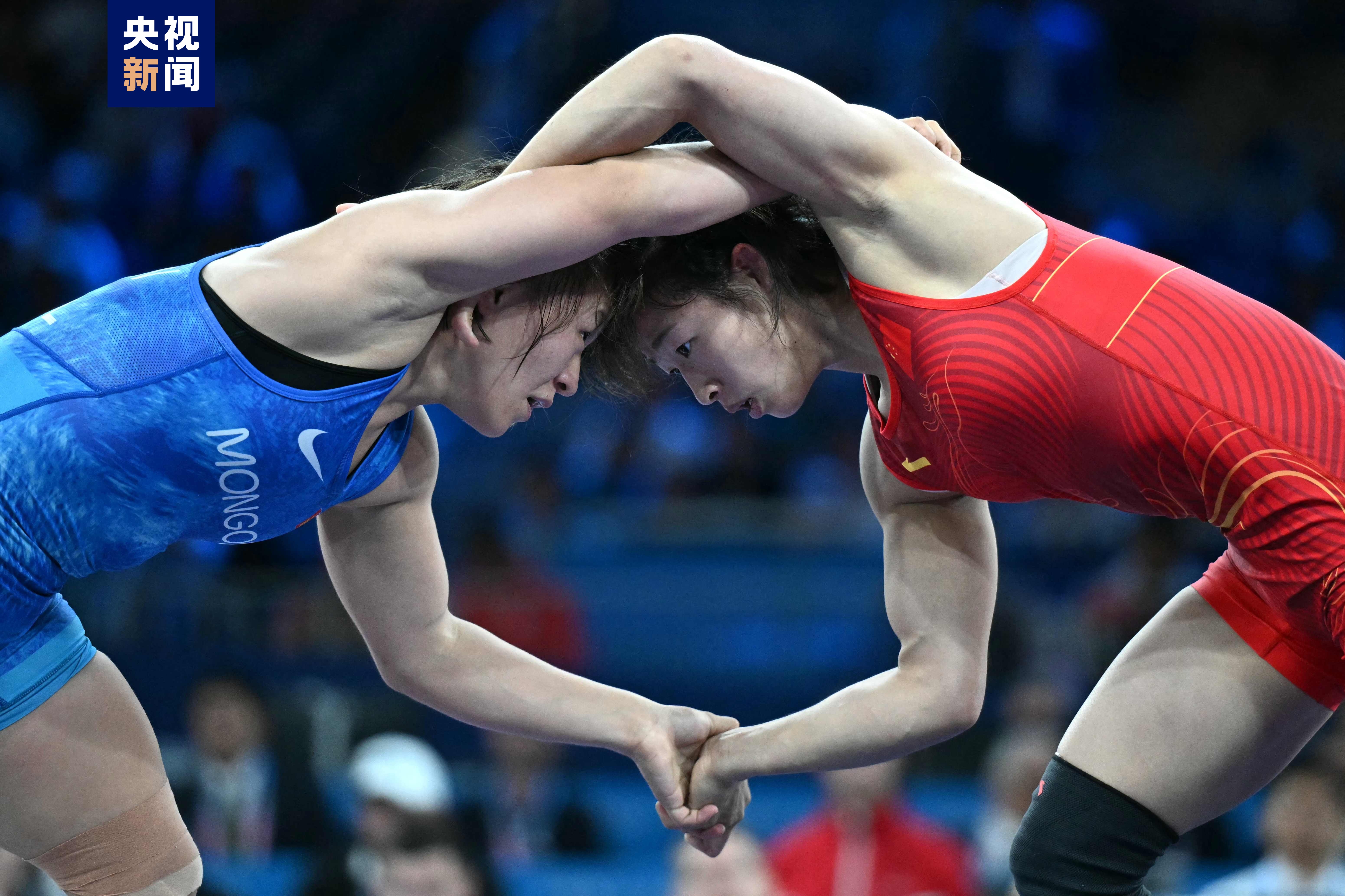 运动员们在比赛中取得紧张胜利 运动员们在比赛中取得紧张胜利