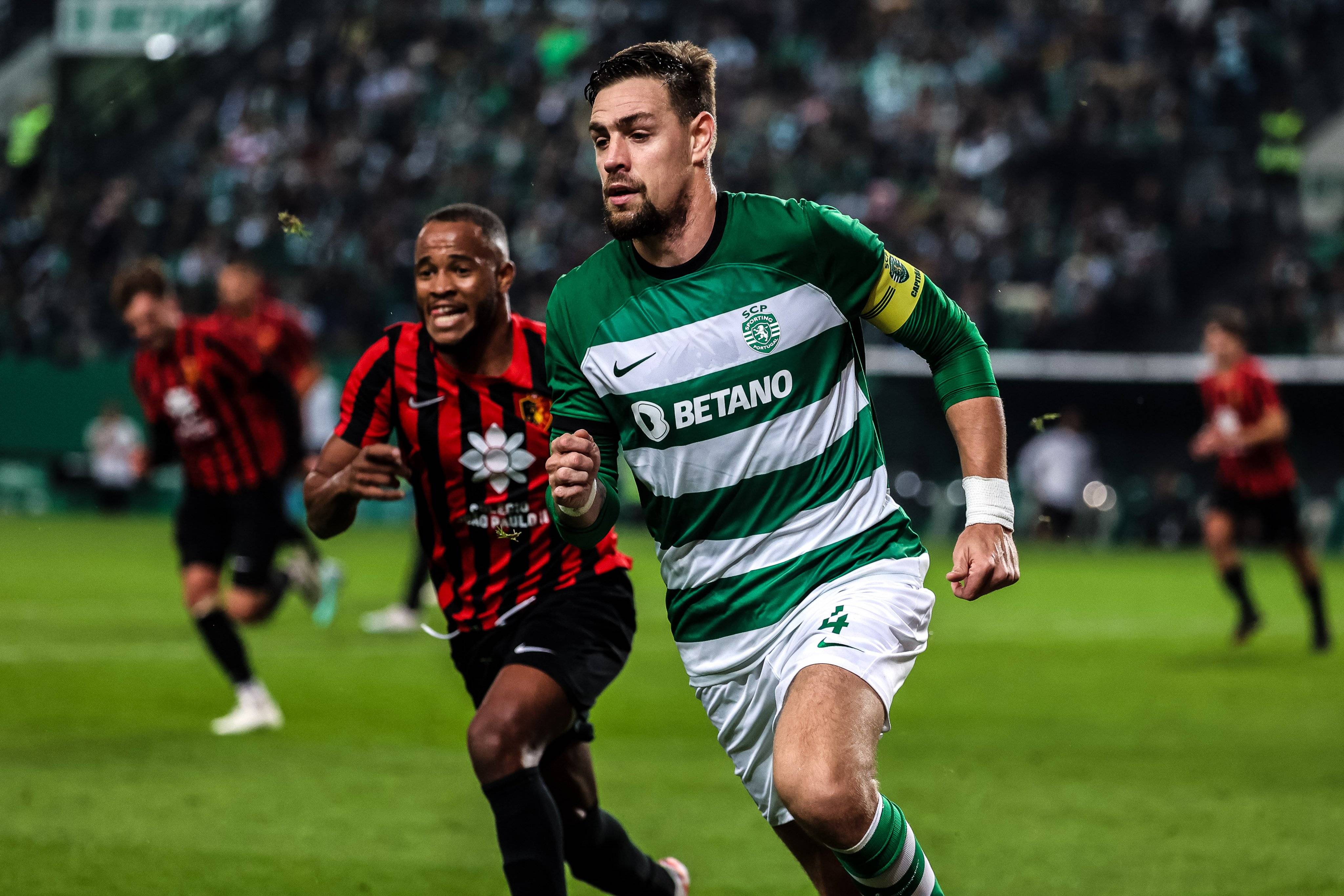 里尔主帅谈战术调整,力争胜利保持领先位置的简单介绍 里尔主帅谈战术调整,力争胜利保持领先位置的简单介绍