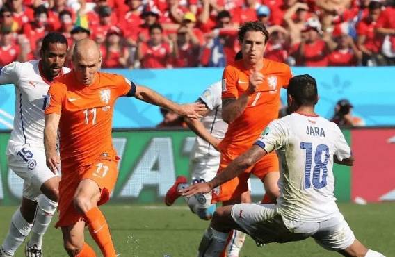 荷兰队在欧洲预选赛中赢得胜利