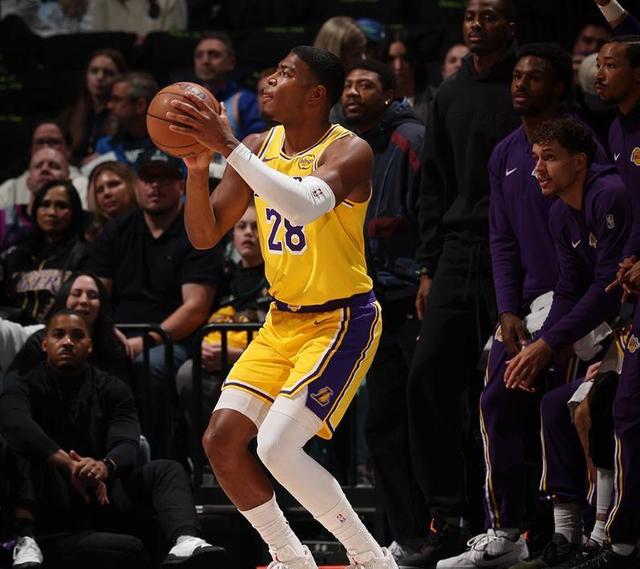 湖人新援表现抢眼，带队逆转取得胜利