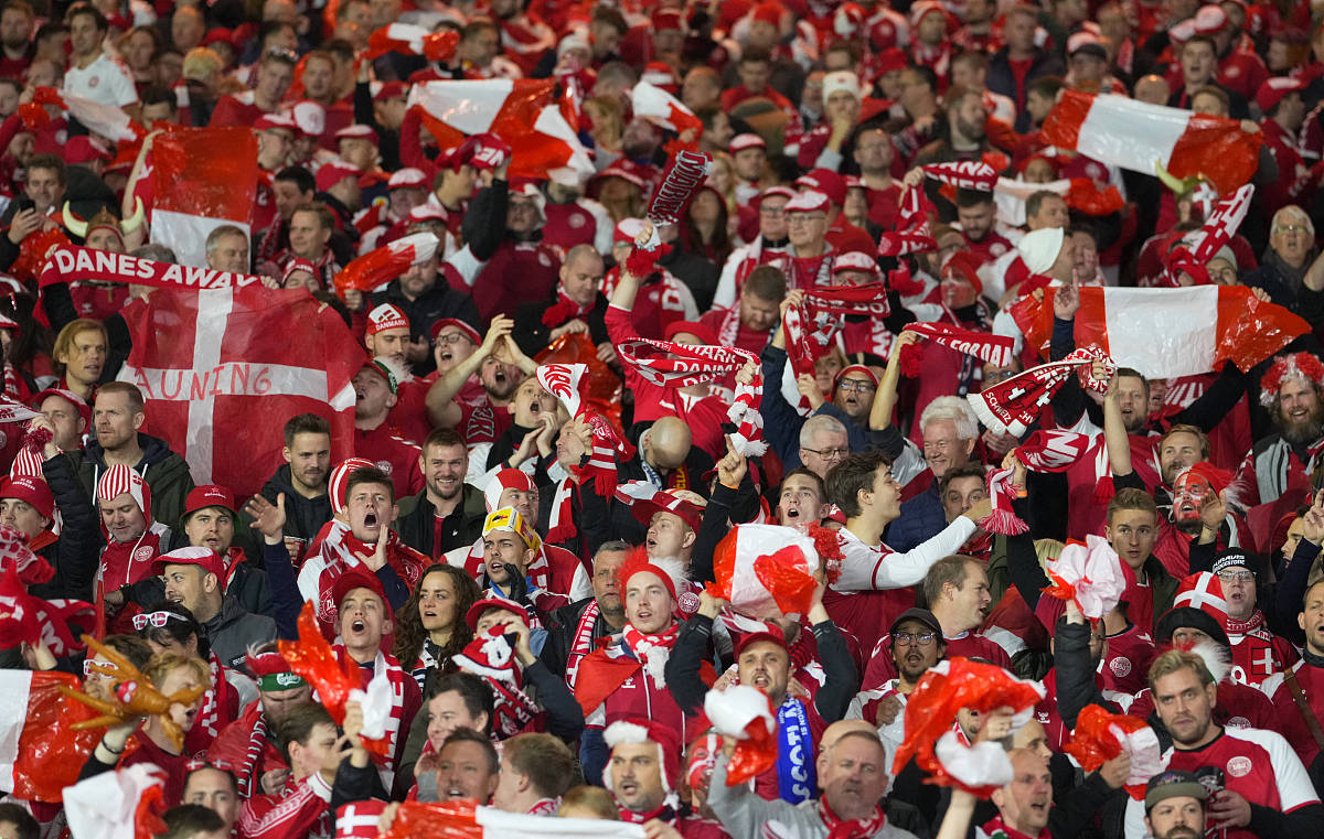 西班牙队的表现引起了球迷们的关注和讨论 西班牙队的表现引起了球迷们的关注和讨论