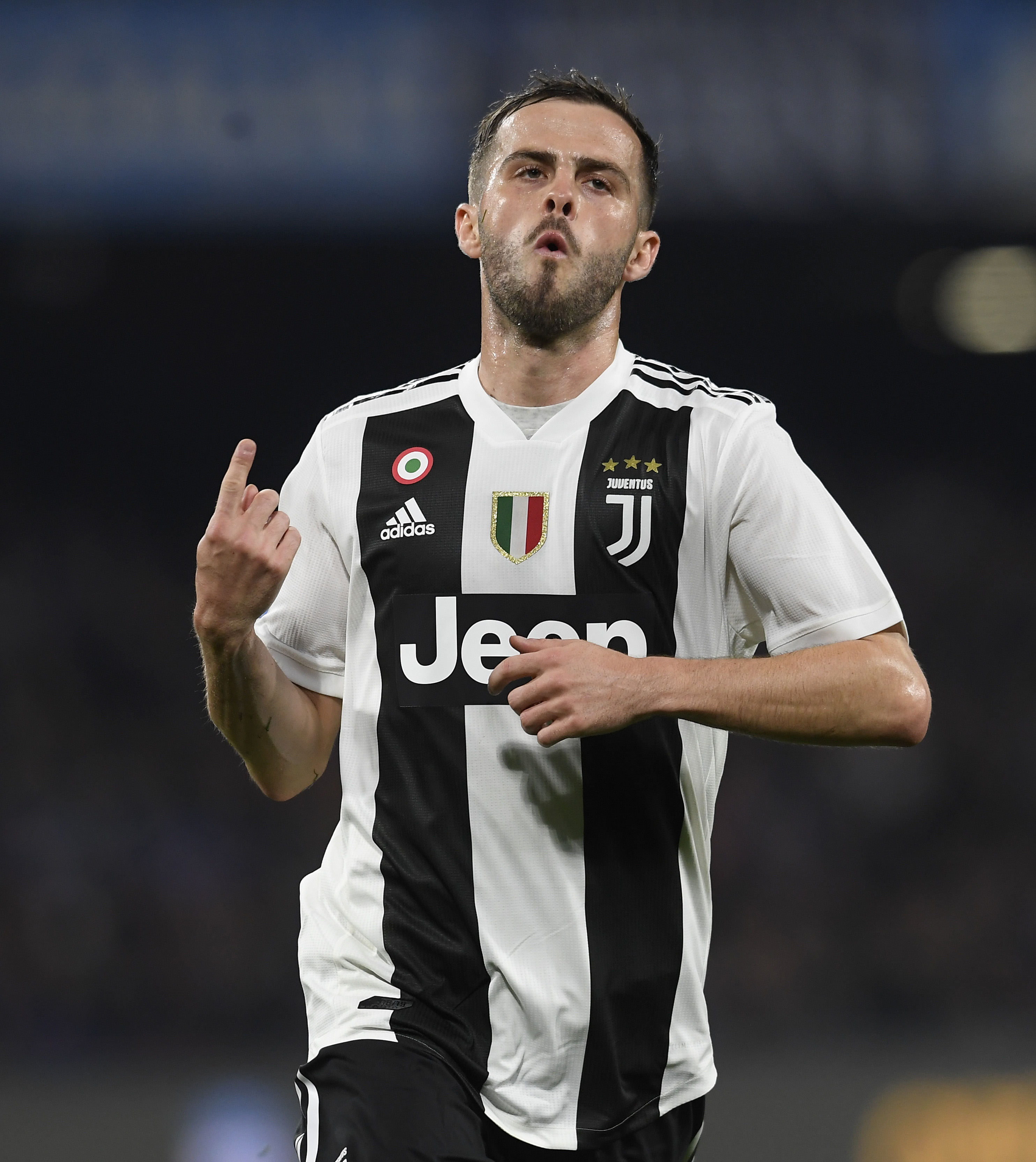 尤文图斯球员庆祝进球,全队士气高昂的简单介绍 尤文图斯球员庆祝进球,全队士气高昂的简单介绍