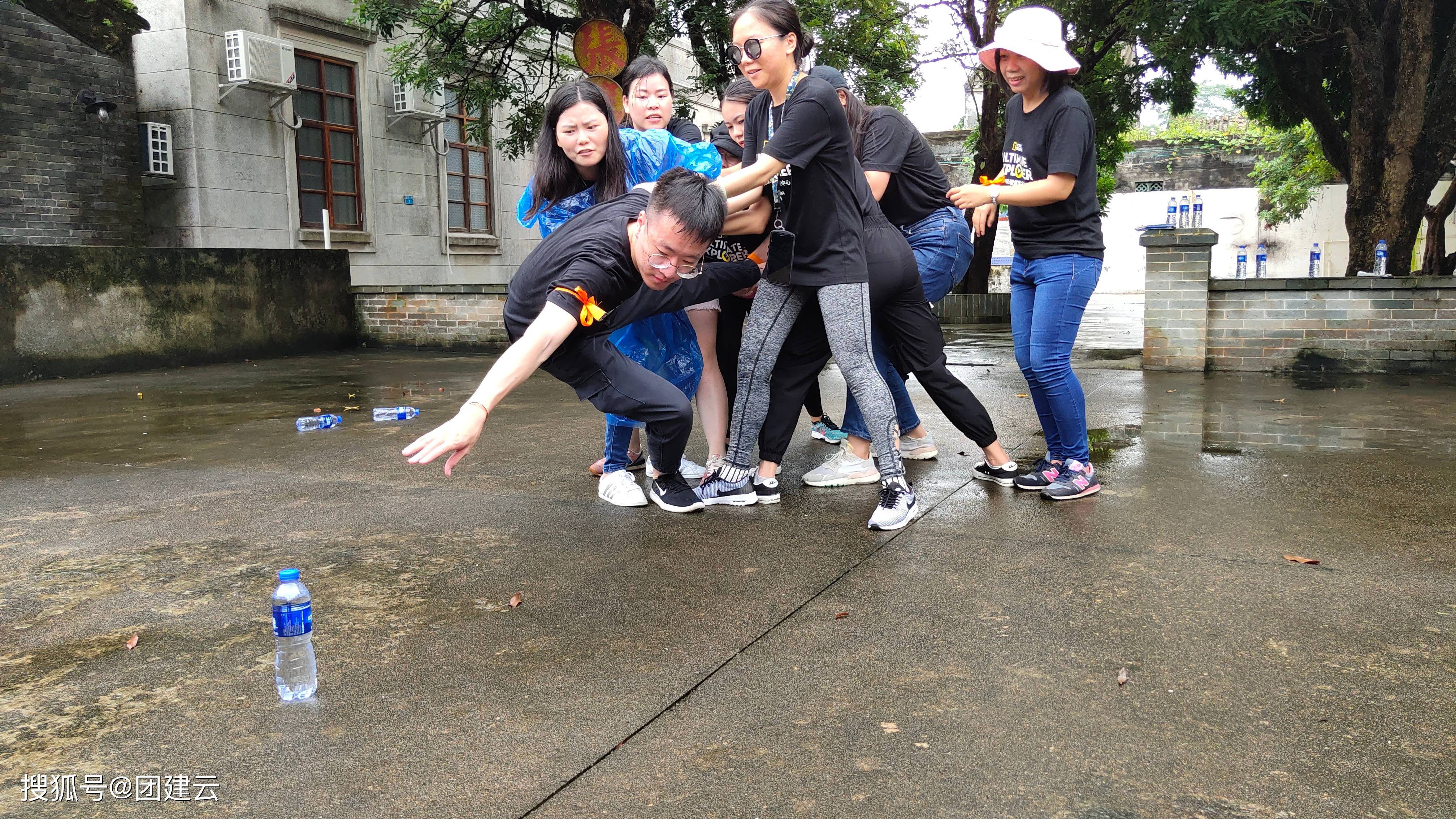 阿尔梅里亚在比赛中展现出团队凝聚力