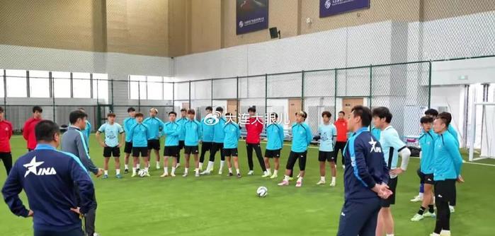 大连人队不负众望，轻松击败对手