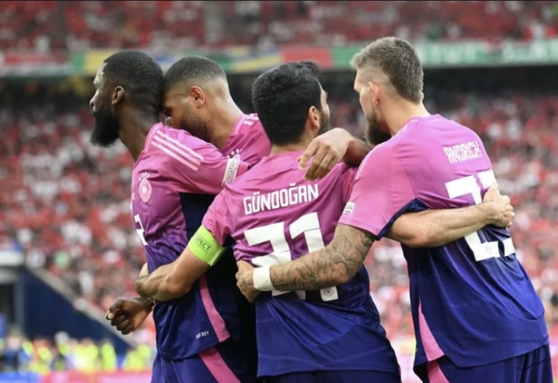 捷克队在比赛中展现强大实力，晋级欧洲杯淘汰